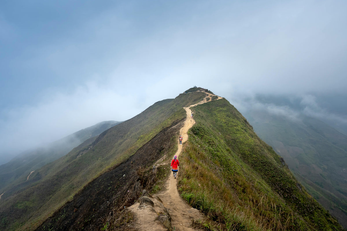 Top Ridging Ridge Hiking Guide: Famous Ridges, Safety Tips & Gear | AukCliff ...